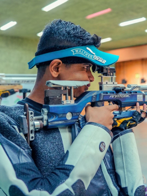 भारत के 16 वर्षीय निशानेबाज प्रीतम केंद्रे भारत के 16 वर्षीय निशानेबाज प्रीतम केंद्रे