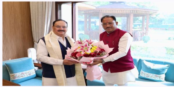 জে পি নড্ডাক সাক্ষাৎ বিষ্ণুদেৱ ছাইৰ, স্বাস্থ্য সেৱা আৰু কৃষকৰ বাবে সাৰ আৰু বীজৰ উপলব্ধতাৰ ওপৰত বিশদ চৰ্চা
