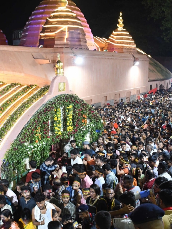 নিবৃত্তিৰ পিছতে ভক্তৰ বাবে খোল খালে মা কামাখ্যা মন্দিৰৰ দুৱাৰ (ফাইল ফোটো)
