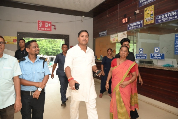 সোণাপুৰ জিলা চিকিৎসালয়ত ডিমৰীয়া সমষ্টিৰ বিধায়ক ড০ তপন দাস