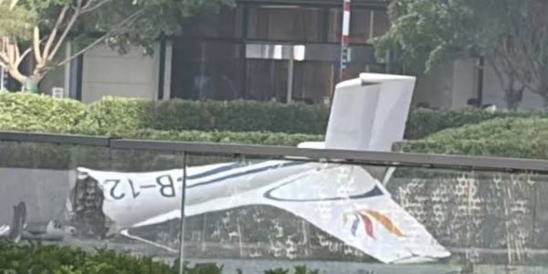 বেইজিঙৰ আটাইতকৈ ওখ অট্টালিকাত ক্ৰীড়া বিমানৰ খুণ্ডা, বৃহৎ দুৰ্ঘটনা ৰোধ