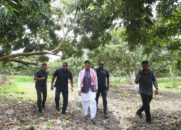 তেজপুৰত কৃষিমন্ত্ৰীৰ লিচু কৃষকৰে পোনপটীয়া আলোচনা তেজপুৰত কৃষিমন্ত্ৰীৰ লিচু কৃষকৰে পোনপটীয়া আলোচনা