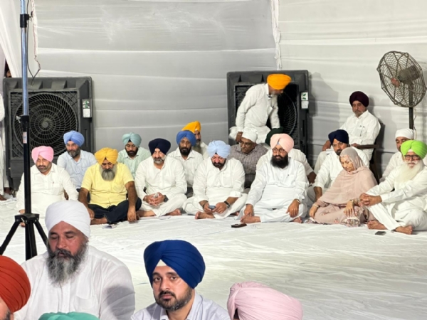 अकाल तख्त साहिब पर पेश हाेते नेता प्रतिपक्ष व अन्य विधायक अकाल तख्त साहिब पर पेश हाेते नेता प्रतिपक्ष व अन्य विधायक