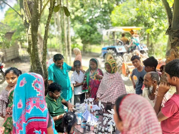 শোণিতপুৰ জিলাৰ চৰ অঞ্চলসমূহত নৌকা স্বাস্থ্য সেৱা শোণিতপুৰ জিলাৰ চৰ অঞ্চলসমূহত নৌকা স্বাস্থ্য সেৱা