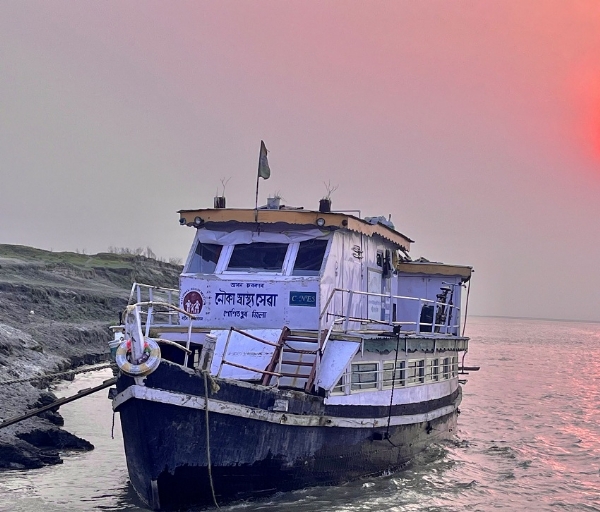 শোণিতপুৰ জিলাৰ চৰ অঞ্চলসমূহত নৌকা স্বাস্থ্য সেৱাই শোণিতপুৰ জিলাৰ চৰ অঞ্চলসমূহত নৌকা স্বাস্থ্য সেৱাই