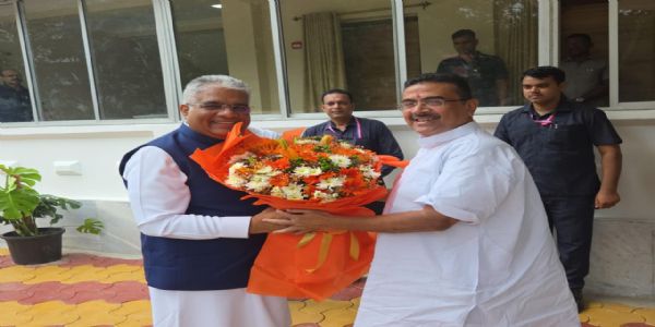 কেন্দ্ৰীয় মন্ত্ৰী ভূপেন্দ্র যাদৱ আৰু মুখ্যমন্ত্ৰী শুভেন্দু অধিকাৰীৰ বংগৰ উন্নয়ন সম্পৰ্কীয় বিষয়সমূহৰ ওপৰত আলোচনা