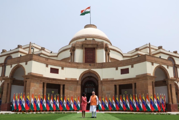 प्रधानमंत्री मोदी और वेनेजुएला की कार्यवाहक राष्ट्रपति डेल्सी मौजूद।