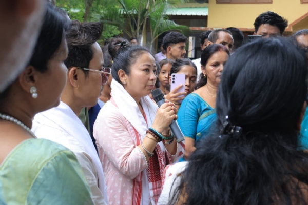 ডিমৰীয়াত গৰিমা শইকীয়া গাৰ্গ আৰু পামী বৰঠাকুৰ,,