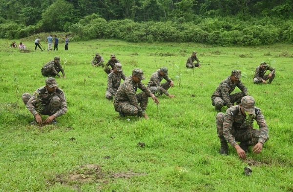 বিশ্ব পৰিৱেশ দিৱস  উপলক্ষে শোণিতপুৰ জিলাৰ বালিপৰা সংৰক্ষিত বনাঞ্চলৰ চটাই নদী অঞ্চলত  আৰু-ধেনুখনা পাহাৰত ৫ হেক্টৰএক বৃহৎ বৃক্ষৰোপণ