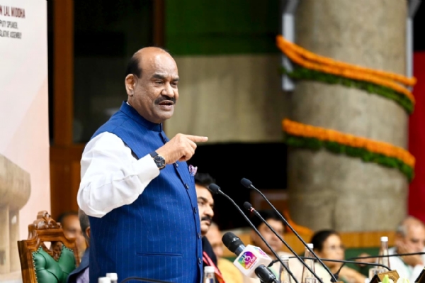 लाेकसभा स्पीकर ओम बिरला चंडीगढ़ में सीपीए सम्मेलन काे संबाेधित करते हुए