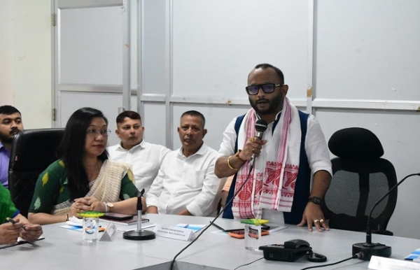 কামৰূপ (ম)জিলাৰ বিভিন্ন বিভাগৰে  নিউ গুৱাহাটী সমষ্টিৰ বিধায়কৰ পৰ্যালোচনা