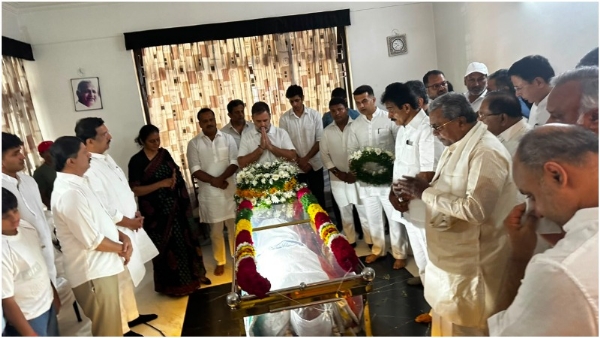 ಸೂರಜ್ ಹೆಗ್ಡೆ ಅಂತಿಮ ದರ್ಶನ ಪಡೆದ ರಾಹುಲ್ ಗಾಂಧಿ ಸೂರಜ್ ಹೆಗ್ಡೆ ಅಂತಿಮ ದರ್ಶನ ಪಡೆದ ರಾಹುಲ್ ಗಾಂಧಿ