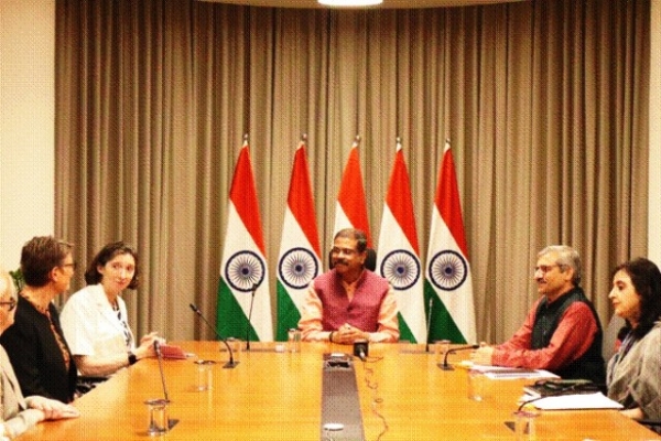 केंद्रीय शिक्षा मंत्री धर्मेंद्र प्रधान मंगलवार को यूनिवर्सिटी ऑफ ब्रिस्टल, यूनिवर्सिटी ऑफ यॉर्क और यूनिवर्सिटी ऑफ न्यू साउथ वेल्स को स्वीकृति पत्र सौंपे जाने के दौरान