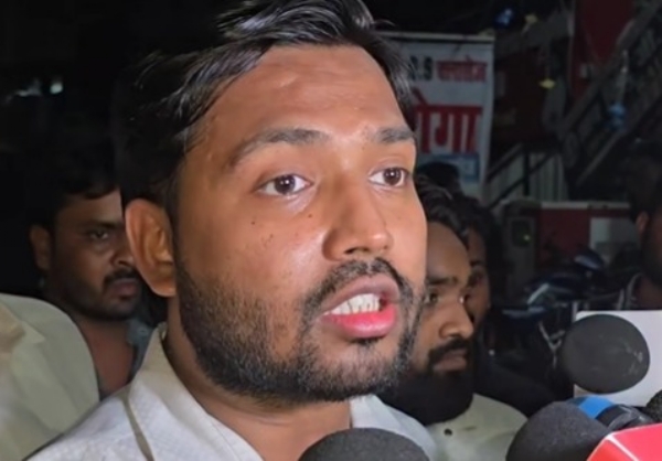 खान सर द्वारा मीडिया से बातचीत की फोटो