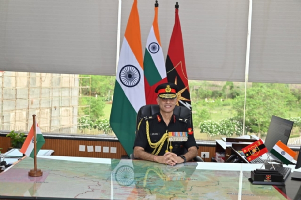 लेफ्टिनेंट जनरल मोहित मल्होत्रा ने साउथ वेस्टर्न कमांड की कमान संभाली लेफ्टिनेंट जनरल मोहित मल्होत्रा ने साउथ वेस्टर्न कमांड की कमान संभाली