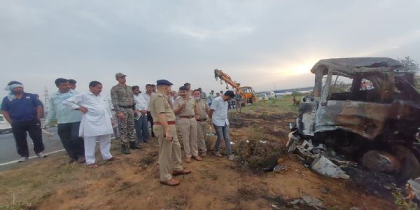 ৰাজস্থানৰ দৌছাত দিল্লী-মুম্বাই এক্সপ্ৰেছৱে’ত বাছ আৰু ট্ৰাকৰ সংঘৰ্ষত ৭ জন লোকৰ মৃত্যু