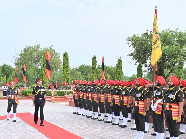 लेफ्टिनेंट जनरल मोहित मल्होत्रा ने साउथ वेस्टर्न कमांड की कमान संभाली लेफ्टिनेंट जनरल मोहित मल्होत्रा ने साउथ वेस्टर्न कमांड की कमान संभाली