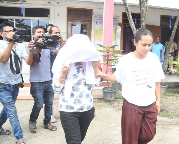 প্ৰৱঞ্চনাৰে তেজপুৰৰ পৰা ৫৮লাখ টকাৰ গহনা লৈ উধাও হোৱা মহিলাক গ্ৰেপ্তাৰ আহমেদাবাদত