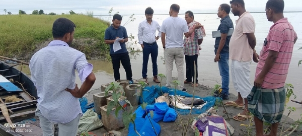 জিলা প্ৰশাসনৰ নিষেধাজ্ঞাৰ পিছতো অবৈধভাৱে মৎস্য চিকাৰ