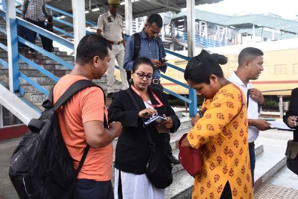 ৰেলত টিকটবিহীন ভ্ৰমণ ৰোধ কৰাৰ অৰ্থে উত্তৰ-পূব সীমান্ত ৰেলৱেৰ দ্বাৰা ব্যাপক টিকট পৰীক্ষণ অভিযান