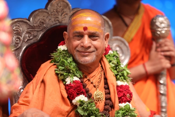 শ্ৰী দ্বাৰকা শৰ্দা পীঠৰ মুৰব্বী জগদগুৰু শংকৰাচাৰ্য স্বামী সদানন্দ সৰস্বতী মহাৰাজ