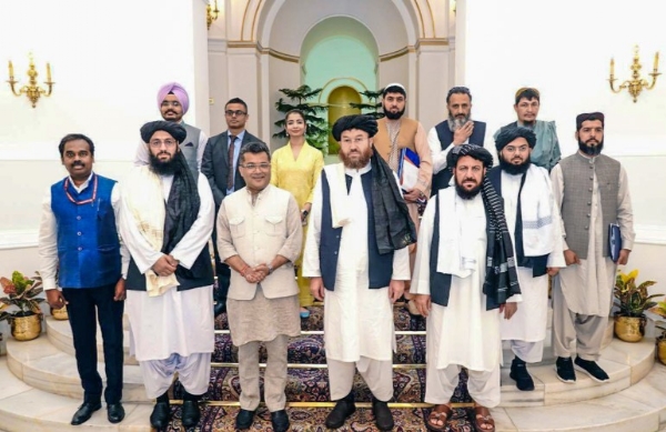 भारत यात्रा के दौरान अफगानिस्तान के कृषि मंत्री मौलवी अताउल्लाह ओमारी और केंद्रीय कपड़ा राज्य मंत्री पवित्र मार्गेरिटा पवित्रा मार्गेरिटा।