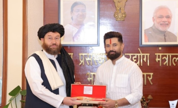 भारत यात्रा के दौरान अफगानिस्तान के कृषि मंत्री मौलवी अताउल्लाह ओमारी और केंद्रीय मंत्री चिराग पासवान।