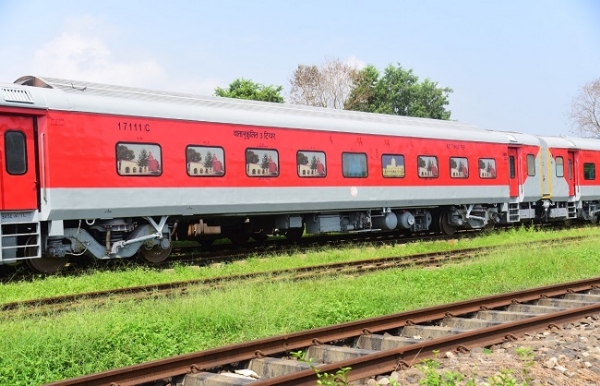 উত্তৰ-পূব সীমান্ত ৰেলৱে সংমণ্ডলত চলাচল কৰা দূৰগামী সকলোযাত্ৰীবাহী ৰেলক ১০০% এলএইচবিলৈ পৰিৱৰ্তন
