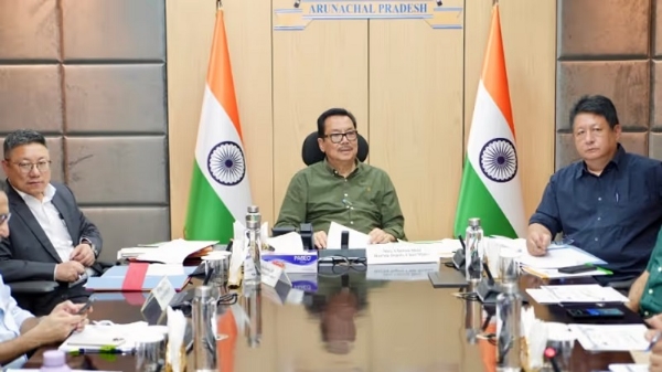 अरुणाचलः अधिकारियों के साथ समीक्षा बैठक की अध्यक्षता करते उप मुख्यमंत्री चौना मेन अरुणाचलः अधिकारियों के साथ समीक्षा बैठक की अध्यक्षता करते उप मुख्यमंत्री चौना मेन