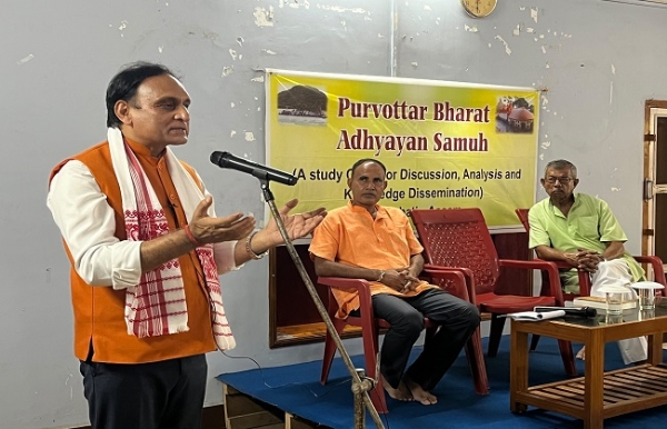 গুৱাহাটীত আৰ এছ এছৰ এক অনুষ্ঠানত ভাষণ প্ৰদান কৰি ৰাজ্যসভাৰ প্ৰাক্তন সাংসদ ,অধ্যাপক ৰাকেশ সিনহা গুৱাহাটীত আৰ এছ এছৰ এক অনুষ্ঠানত ভাষণ প্ৰদান কৰি ৰাজ্যসভাৰ প্ৰাক্তন সাংসদ ,অধ্যাপক ৰাকেশ সিনহা