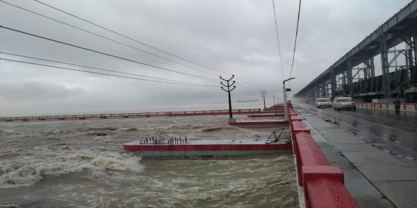 নেপালত অবিৰত বৰষুণৰ ফলত কোচি নদীৰ জলস্তৰ বৃদ্ধি, বেৰেজৰ পৰা এৰিলে ২.০৯ লাখ কিউচেক পানী