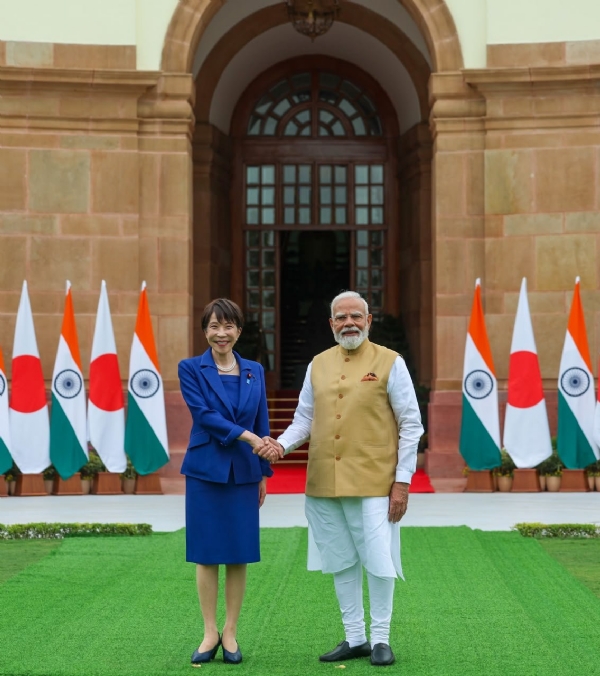 जापान की प्रधानमंत्री के साथ प्रधानमंत्री मोदी