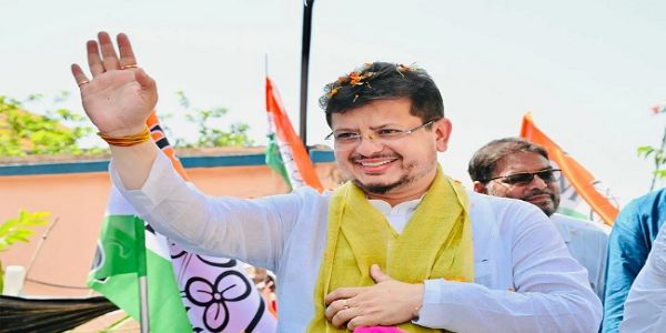 তৃণমূল কংগ্ৰেছৰ নিয়ন্ত্ৰণৰ যুঁজ অব্যাহত, বিদ্ৰোহী আৰু মমতা ফৈদৰ দাবী সন্দৰ্ভত আজি নিৰ্বাচন আয়োগৰ সন্মুখত গুৰুত্বপূৰ্ণ শুনানি