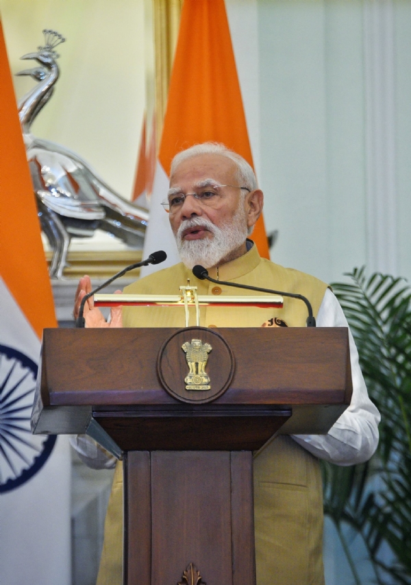 जापनी समकक्ष के साथ वार्ता के बाद वक्तव्य देते प्रधानमंत्री मोदी