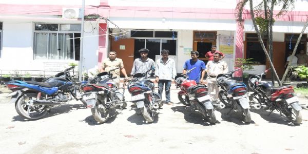 তেজপুৰত তিনি মটৰ চাইকেল চোৰ গ্ৰেপ্তাৰঃ উদ্ধাৰ ছখন মটৰ চাইকেল