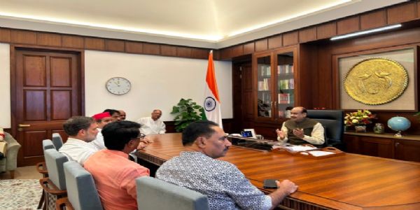 ৰাহুল গান্ধীৰ লোকসভাৰ অধ্যক্ষক সাক্ষাৎ, পৰীক্ষাৰ প্ৰশ্ন কাকত ফাদিল আৰু ছাত্ৰ-ছাত্ৰীৰ বিৰুদ্ধে আৰক্ষীৰ ব্যৱস্থা গ্ৰহণৰ ওপৰত চৰ্চাৰ দাবী