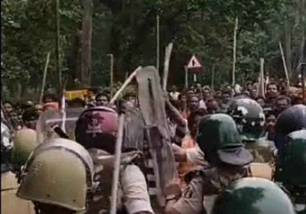 धरमपुर में ग्रामीणों और पुलिस बल के बीच  झड़प