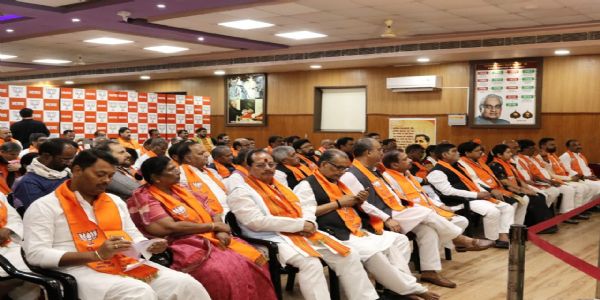 জনপ্ৰতিনিধিয়ে সংগঠনৰ নীতি অনুসৰি কাম কৰি ৰাইজৰ প্ৰত্যাশা পূৰণ কৰিব লাগেঃ নীতিন নবীন
