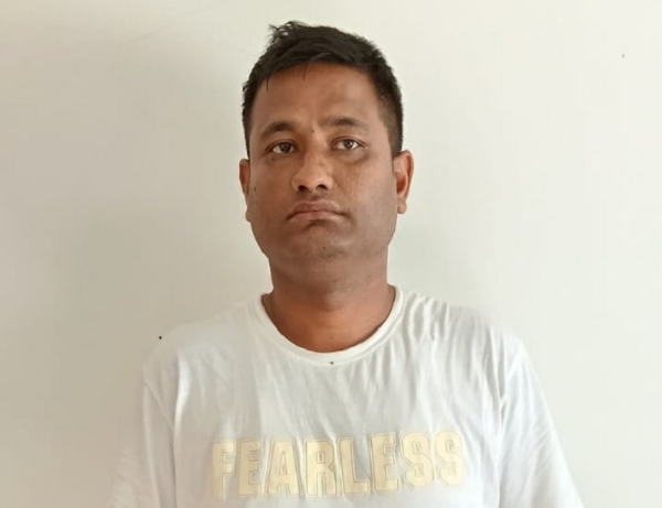 असमः फ़र्ज़ी नौकरी रैकेट के गिरफ्तार आरोपित का फोटो असमः फ़र्ज़ी नौकरी रैकेट के गिरफ्तार आरोपित का फोटो