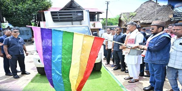 বানে সৰ্বস্বান্ত কৰা উজনিৰ বানাক্ৰান্তলৈ জাগীৰোডৰ সীতাজখলাৰ সহায়ৰ হাত