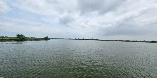 বি আৰ এছৰ নেতাসকলৰ 'চলো কৰ্ণাটক' অভিযান আৰম্ভ, অবৈধ বেৰেজ আঁতৰোৱাৰ দাবী