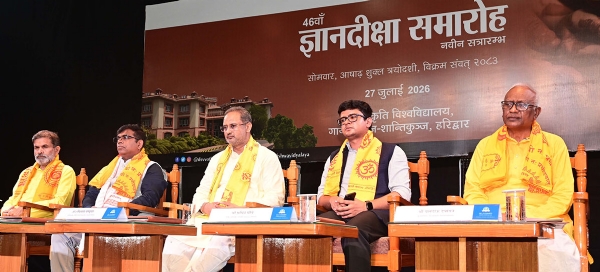 ज्ञान दीक्षा समारोह में मंचासीन अतिथि