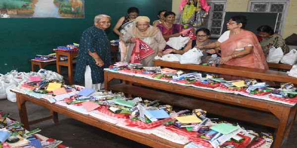 কৰ্কট ৰোগত আক্ৰান্ত হৈ শেতেলীতে চিকিৎসাধীন ৯১ বছৰীয়া বিশিষ্ট সমাজকৰ্মী, প্ৰখ্যাত চিকিৎসক ডাঃ লক্ষ্মী গোস্বামীৰ বাণ আক্ৰান্তলৈ সাহাৰ্য্যৰ বাবে তৎপৰতা