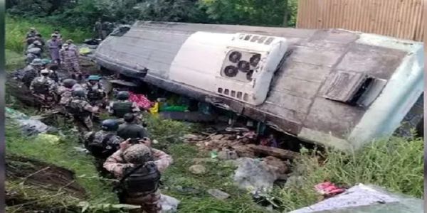 গণ্ডাৰবলত বাছ দুৰ্ঘটনাত ৩৯ জন অমৰনাথ তীৰ্থযাত্ৰী আহত; লেফটেনেণ্ট গৱৰ্ণৰ সিনহাই বিষয়াসকলৰ পৰা ল’লে ভুক্তভোগীসকলৰ খা-খৱৰ