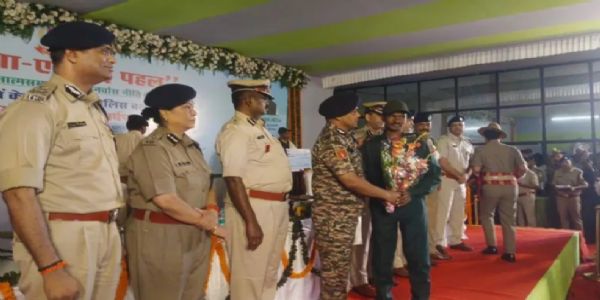 ঝাৰখণ্ড আৰক্ষীয়ে অপাৰেচন ‘নৱজীৱন-দ্বিতীয়’ত বৃহৎ সফলতা লাভ, ১৬ জন সক্ৰিয় মাওবাদীৰ আত্মসমৰ্পণ