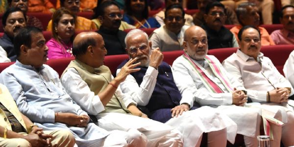 এন ডি এৰ ‘মংগল মিলন’ বৈঠকত সংসদীয় কৌশলৰ ওপৰত চৰ্চা, পীযুষ গোৱেল আৰু লল্লন সিঙৰ উপস্থাপন