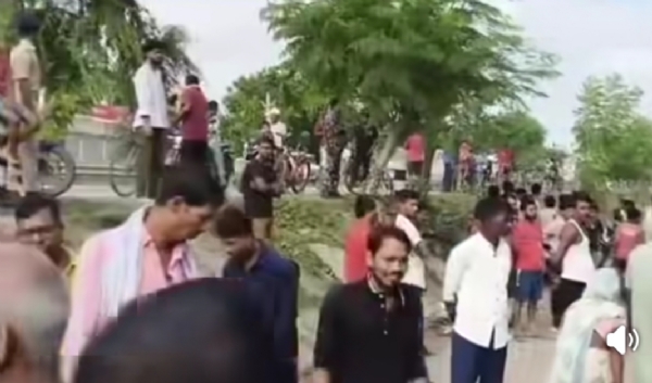 मौके पर मौजूद लोग