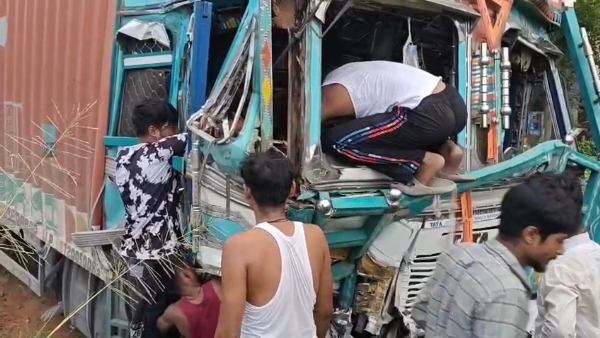 ডিমৰীয়াৰ ভৰাগাঁৱৰ ২৭ নং ৰাষ্ট্ৰীয় ঘাইপথত পুৱাই ভয়ংকৰ পথ দুৰ্ঘটনা