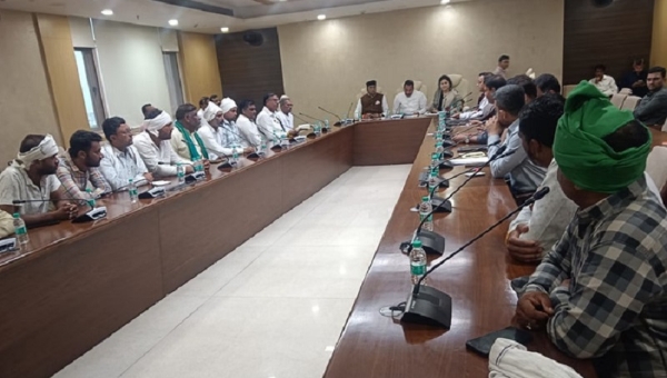 किसान नेताओं के साथ सरकार की बैठक