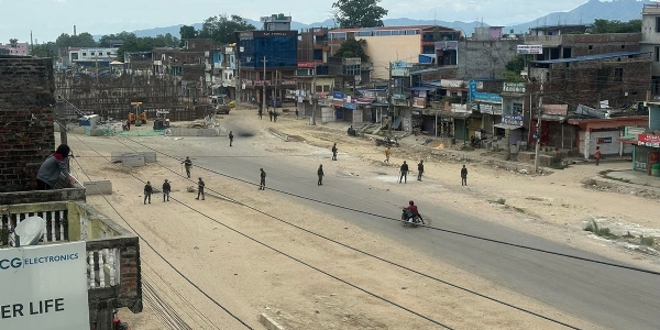 नेपाल के चार जिलों में कर्फ्यू नेपाल के चार जिलों में कर्फ्यू